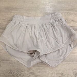 Lululemon White Hotty Hot Low-Rise Lined Short 2.5